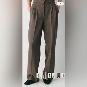 Aritzia the Effortless trouser